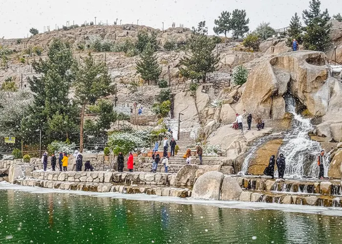 پارک کوهسنگی در شب زمستان