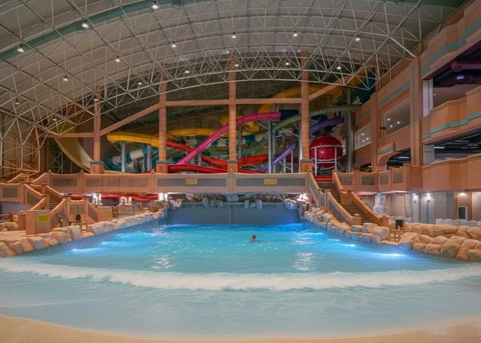 پارک‌های آبی؛ شنا در دلِ سرما