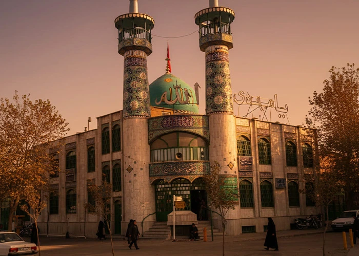  مسجد هفتاد و دو تن (مسجد شاه)