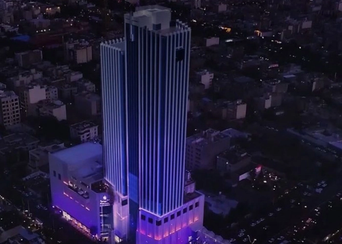 برج آرمیتاژ در شب