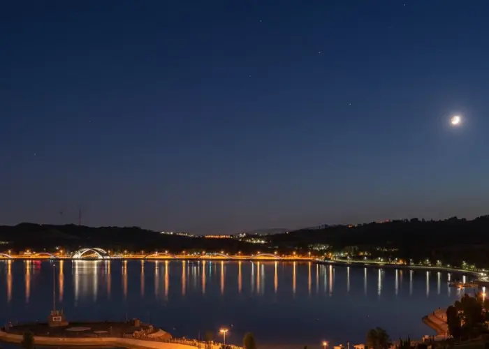 جاهای دیدنی تهران در شب دریاچه چیتگر
