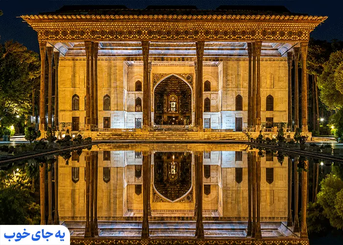کاخ چهل ستون اصفهان در شب