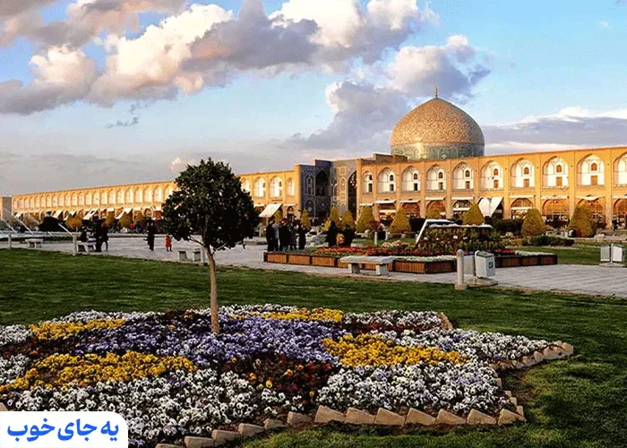 میدان نقش جهان اصفهان در بهار