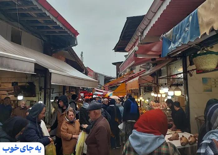 بازار رشت در یک روز بارانی