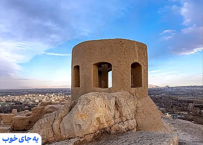 نمای اتشگاه اصفهان در روز