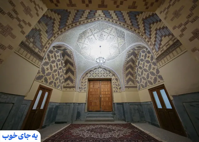 مدرسه پیرزاد در کدام صحن است