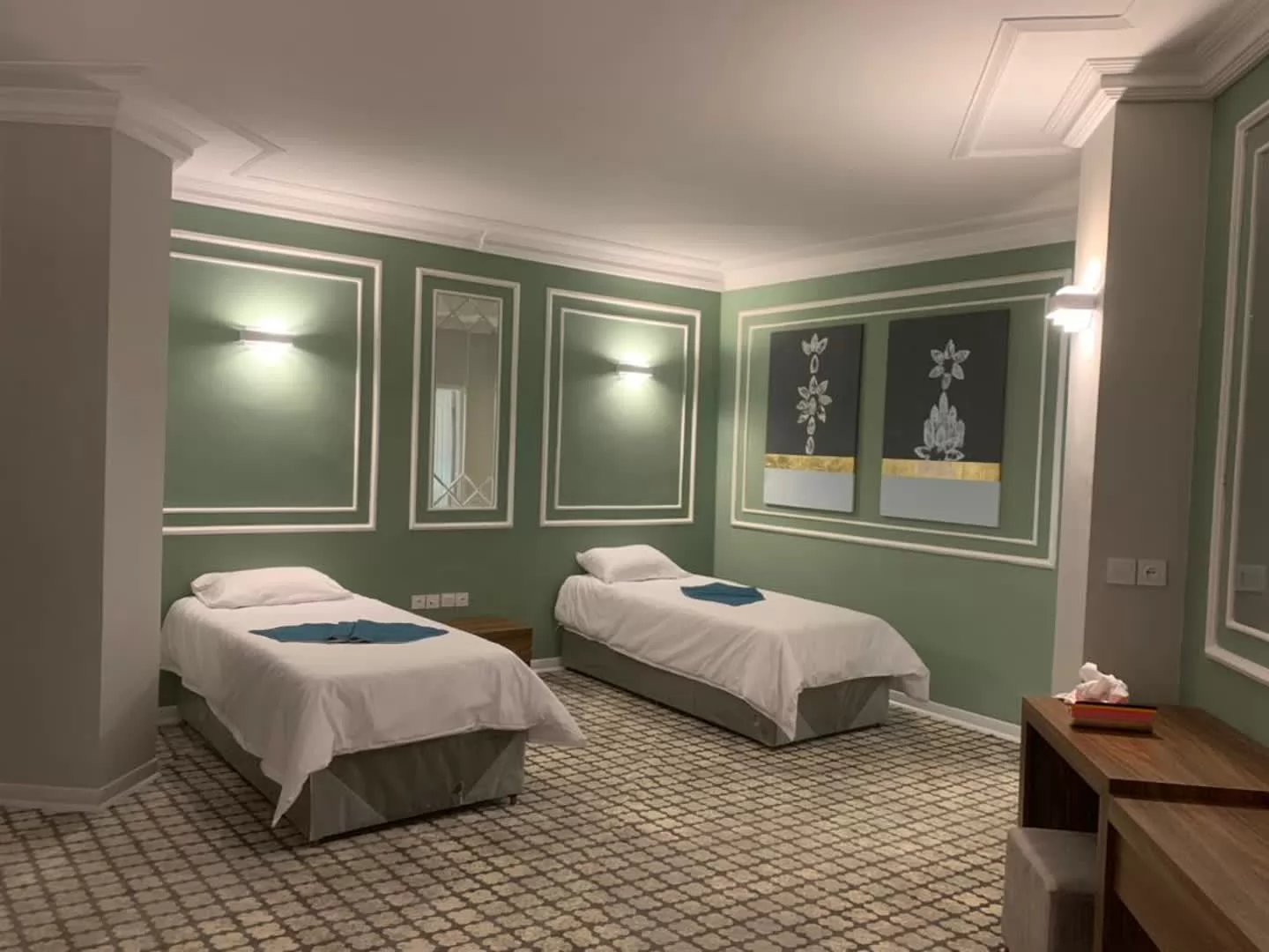 هتل ققنوس کیش - اتاق ۲ تخته (۲ تخت 1 نفره)