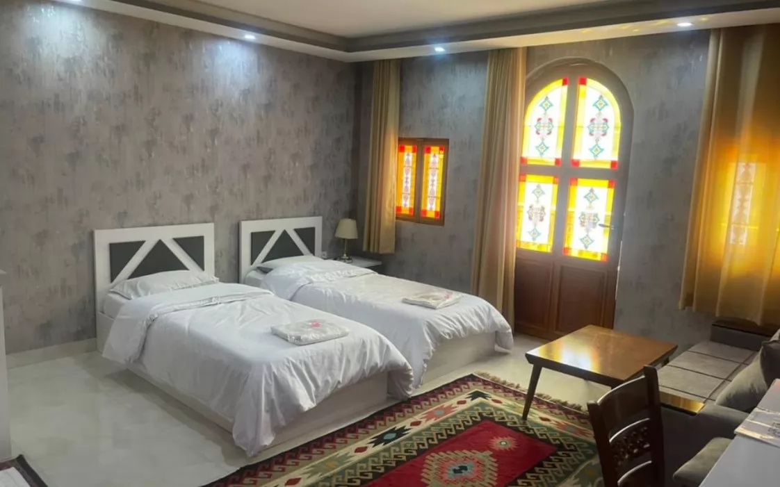 هتل سنتی تخت جمشید تهران - اتاق 2 تخته (2 تخت 1 نفره)