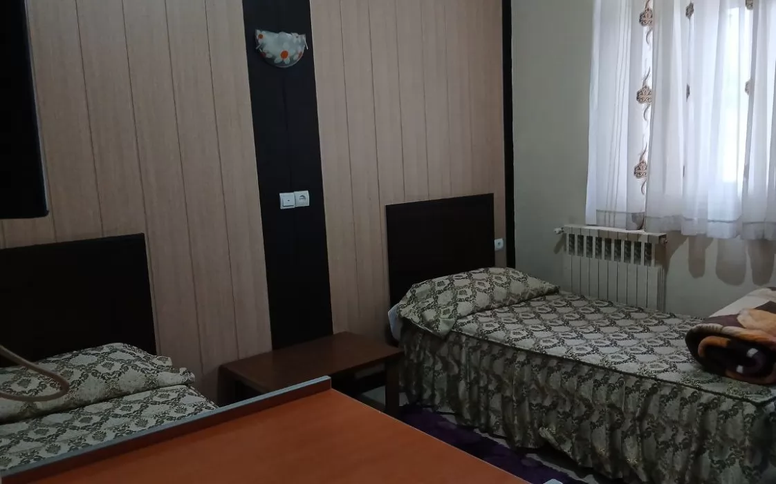 مهمانپذیر آرین تهران - اتاق 2 تخته (2 تخت 1 نفره)