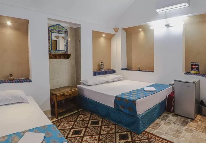 اقامتگاه سنتی خوان سالار یزد - اتاق 3 تخته (1 تخت 2 نفره و 1 تخت 1 نفره)