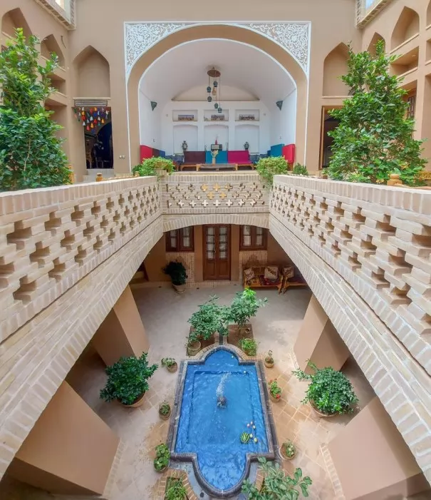اقامتگاه سنتی یزدان گرد یزد - نمای محوطه