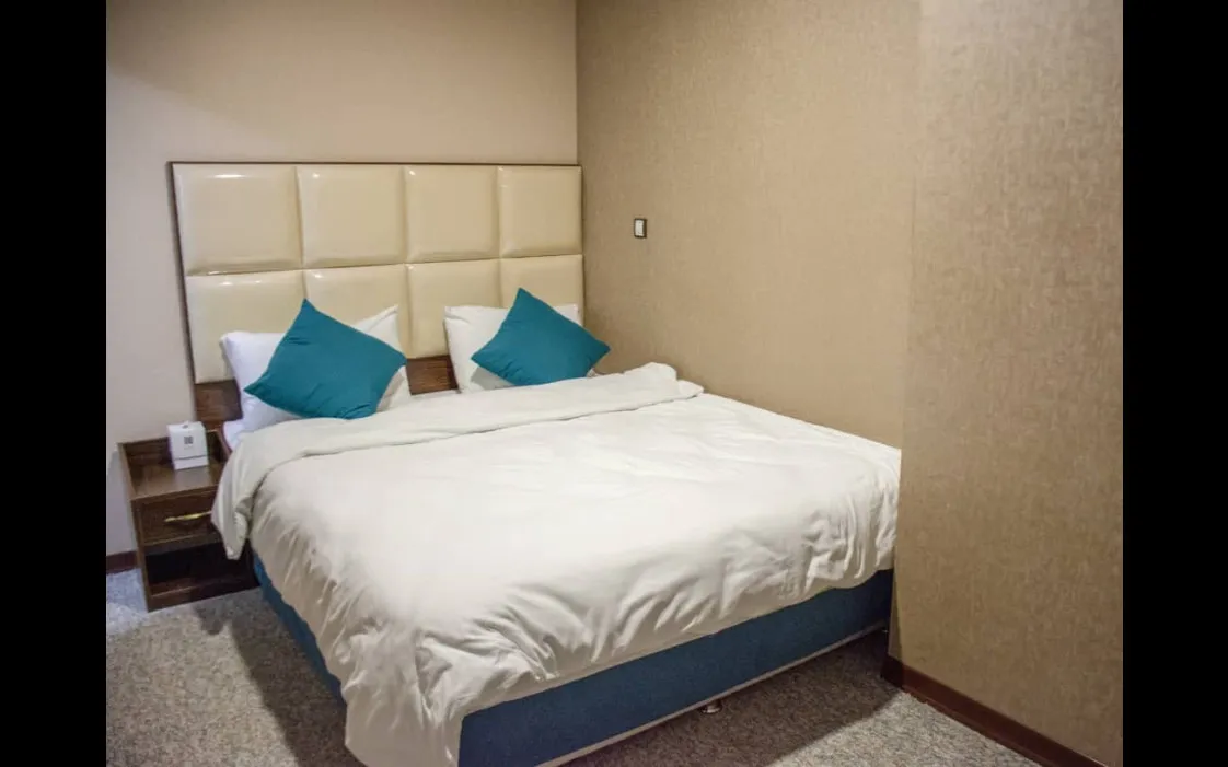 هتل ونوس قم - اتاق 2 تخته (1تخت 2 نفره)