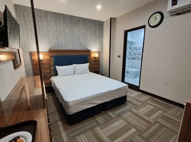 هتل قصر نادری قم - اتاق 2تخته (1تخت 2نفره)