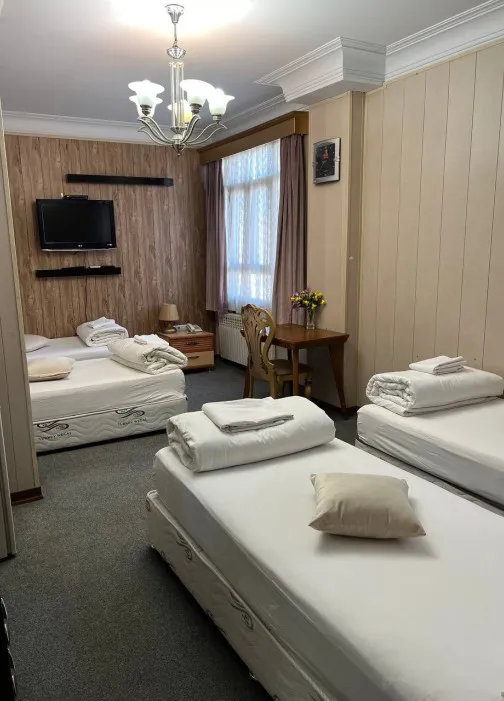 هتل پاسارگاد قم - اتاق 4 تخته (4تخت 1نفره)