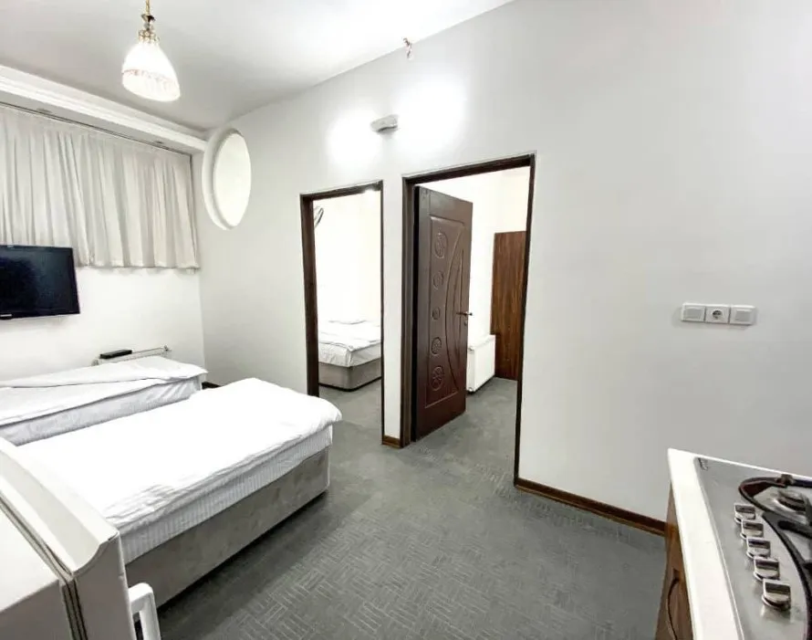 خانه مسافر سپیدار قم - اتاق 2 تخته (2 تخت 1 نفره)