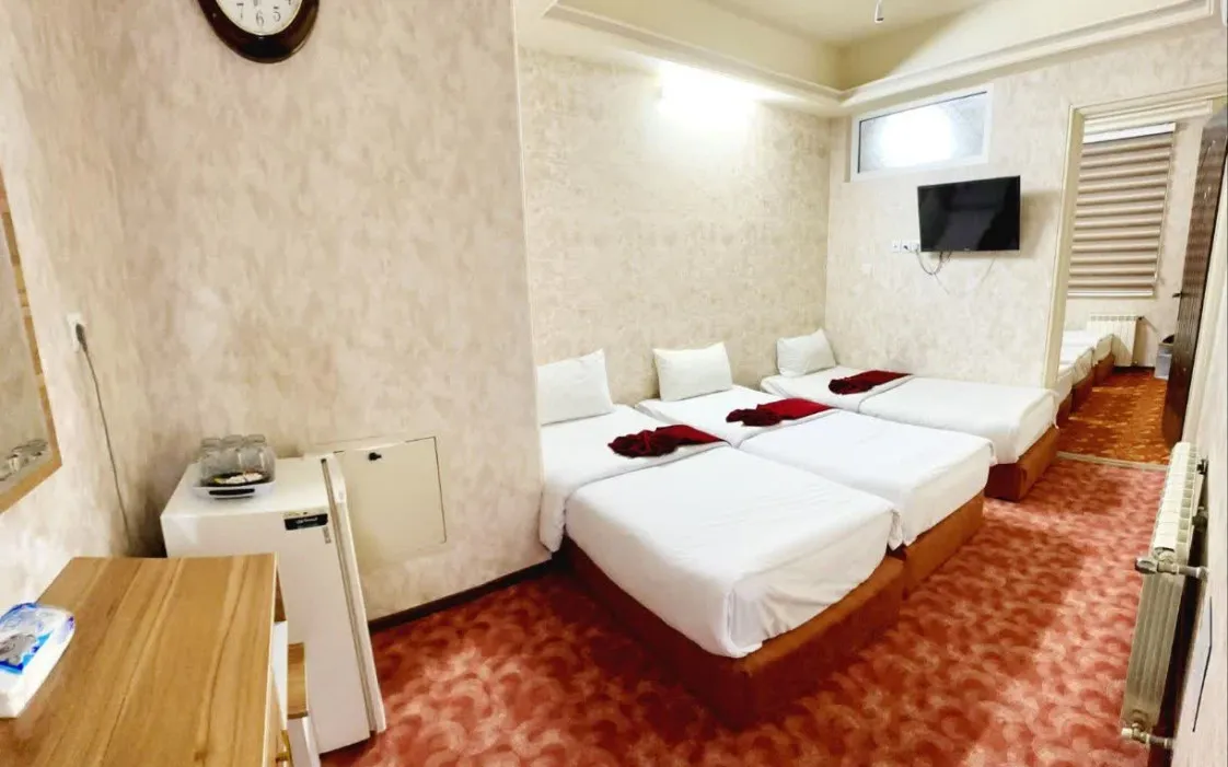 هتل ایرانا قم - اتاق 3 تخته (3 تخت 1 نفره)