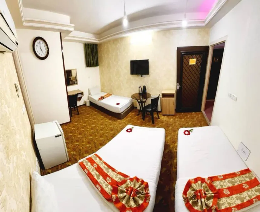 هتل ایرانا قم - اتاق 3 تخته (3 تخت 1 نفره)