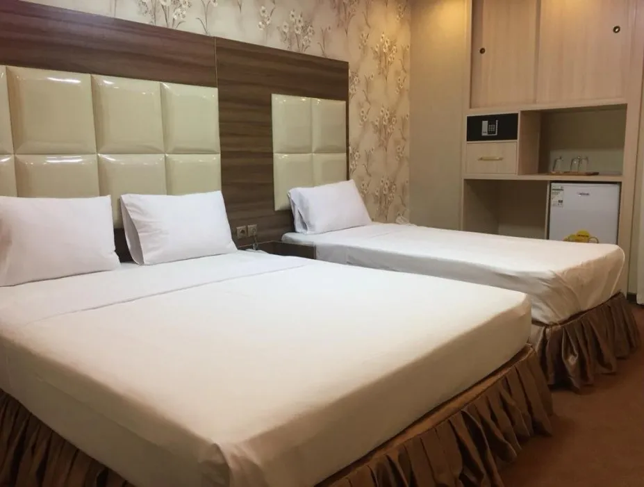 هتل کاظمین قم - اتاق 3 تخته (1 تخت 2 نفره 1 تخت 1 نفره)