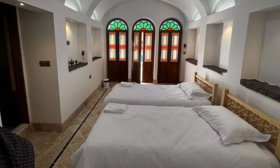 اقامتگاه سنتی شاه نشین کاشان - اتاق 2 تخته (2 تخت 1 نفره)