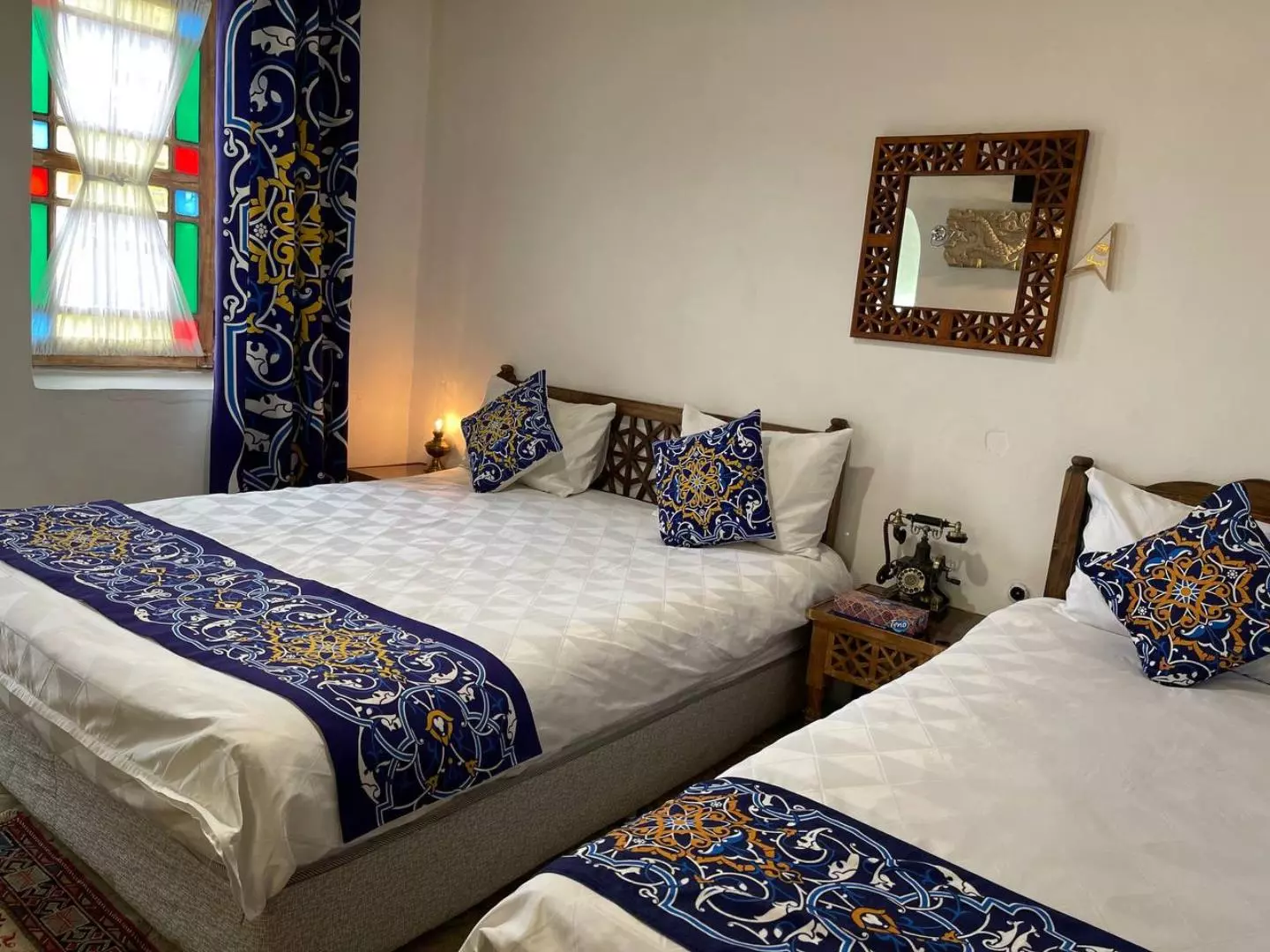 اقامتگاه سنتی ددمان زنجان - اتاق 3 تخته (1 تخت 2 نفره 1 تخت 1 نفره)