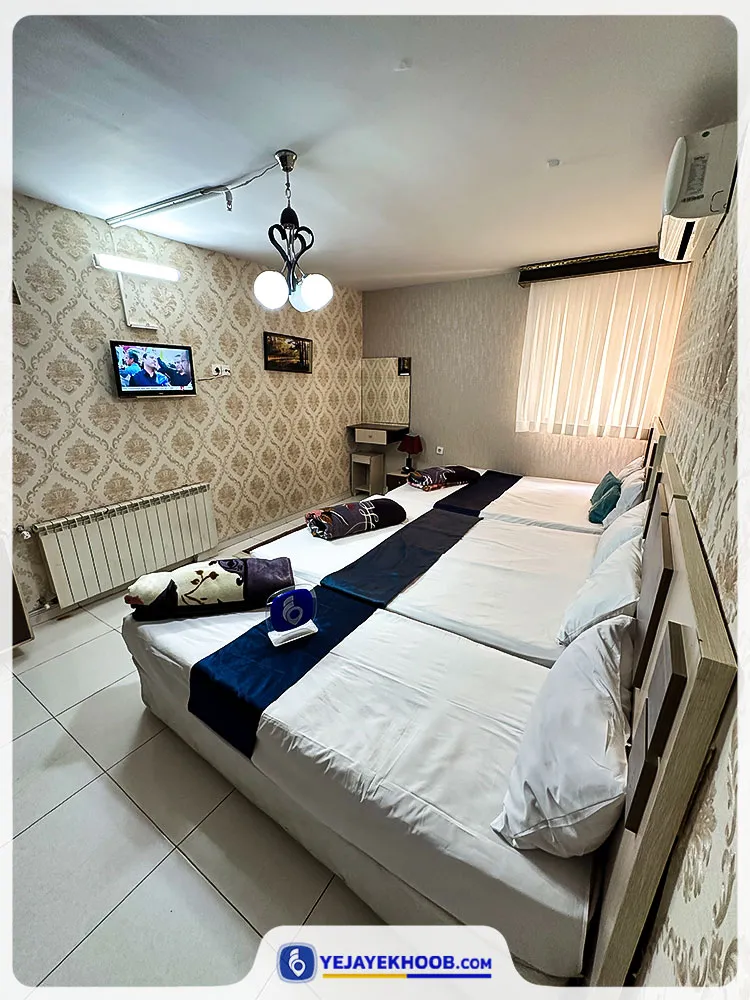 هتل آپارتمان صانع مشهد - اتاق 5 تخته (2 تخت 2 نفره و 1 تخت 1 نفره)