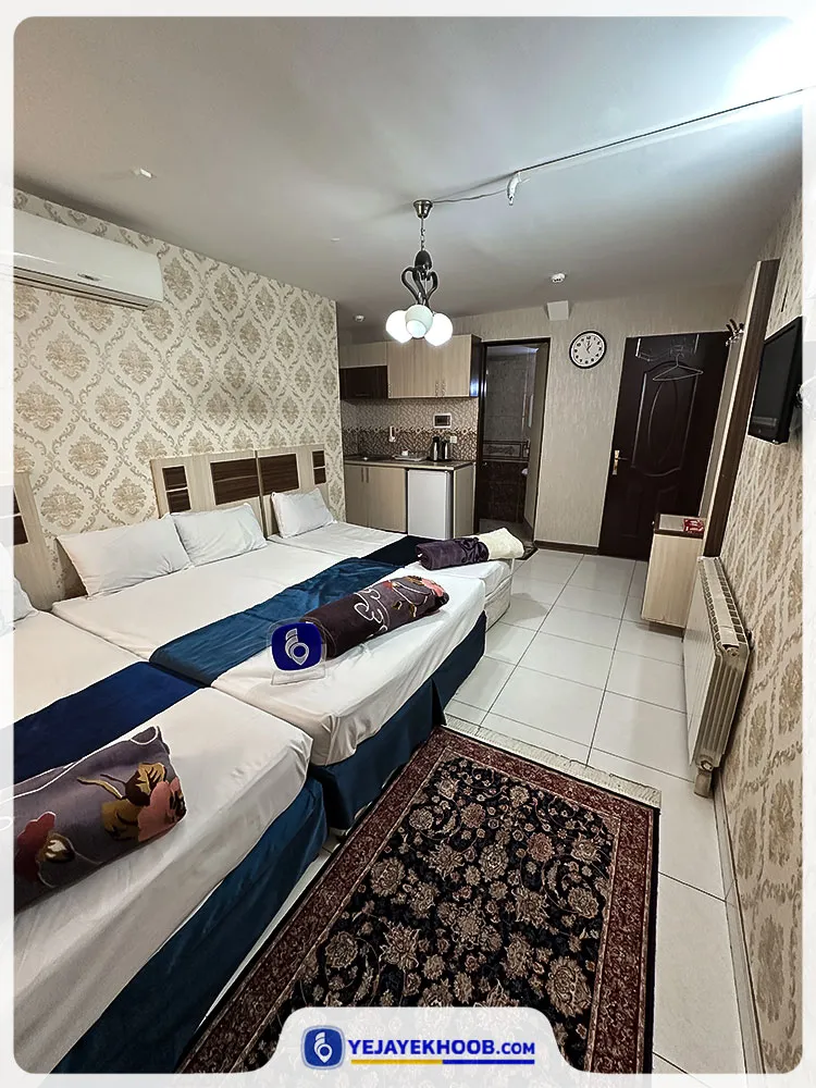 هتل آپارتمان صانع مشهد - اتاق 5 تخته (2 تخت 2 نفره و 1 تخت 1 نفره)