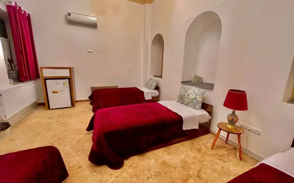 اقامتگاه سنتی خانه ترنج سمنان - اتاق 3 تخته (3 تخت 1 نفره)