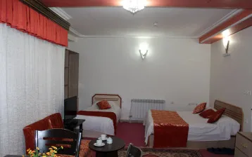هتل قصر اسکو - اتاق 3 تخته (1 تخت 2 نفره 1 تخت 1 نفره)