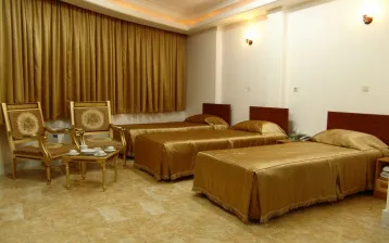 هتل بهجت میبد - اتاق 3 تخته (3 تخت 1 نفره)