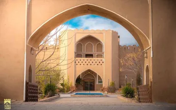 اقامتگاه سنتی قلعه وزیر میبد - نمای بیرونی 