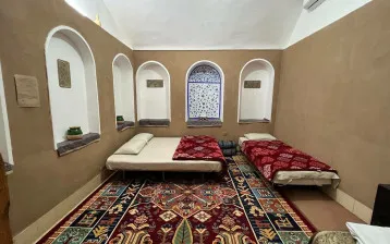 اقامتگاه سنتی انار اردکان - اتاق 3 تخته (1 تخت 2 نفره 1 تخت 1 نفره)