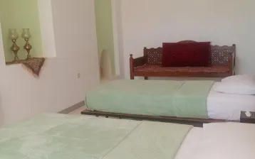 اقامتگاه بومگردی هشت بهشت گلپایگان - اتاق 3 تخته (1 تخت 2 نفره 1 تخت 1 نفره)