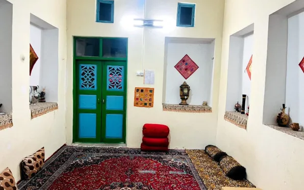 اقامتگاه بومگردی سرای کربلایی فریدون گلپایگان - نمای اتاق 