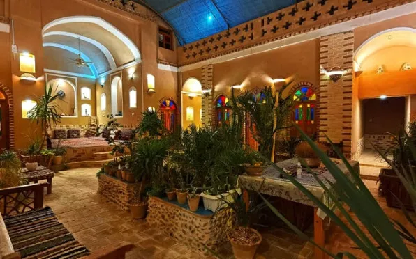 اقامتگاه بومگردی پایو خور و بیابانک - نمای محوطه 