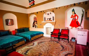 اقامتگاه بومگردی عمارت سرهنگ بادرود - اتاق 4 تخته (2 تخت 2 نفره)