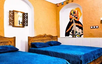 اقامتگاه بومگردی عمارت سرهنگ بادرود - نمای اتاق