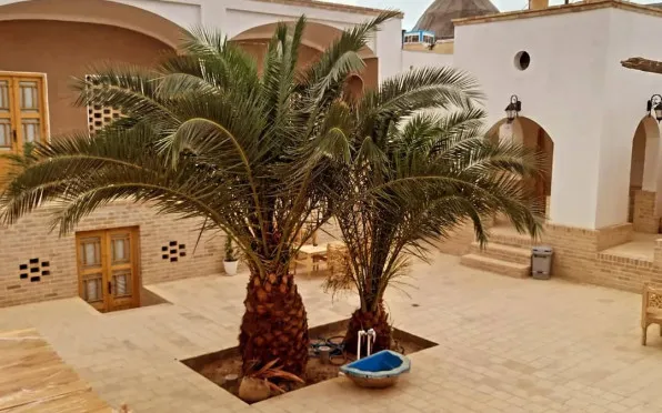 خانه مسافر بمانی آران و بیدگل - نمای محوطه 