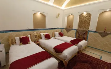 اقامتگاه سنتی عمارت شمسه آران و بیدگل - اتاق 3 تخته (3 تخت 1 نفره)