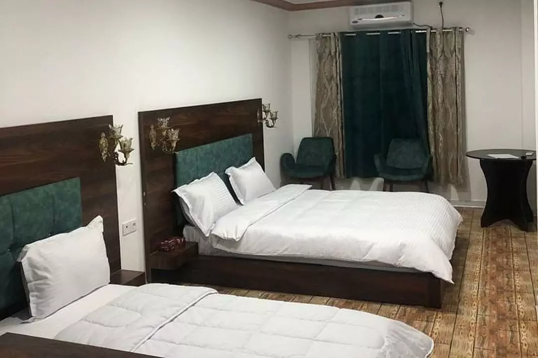 هتل پارتیان کردکوی - اتاق 3 تخته (1 تخت 2 نفره 1 تخت 1 نفره)