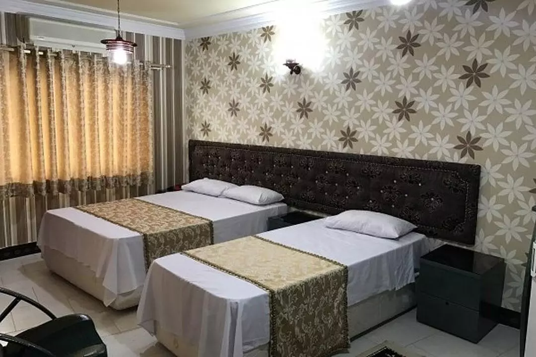 هتل بهمن کردکوی - اتاق 3 تخته (1 تخت 2 نفره 1 تخت 1 نفره)
