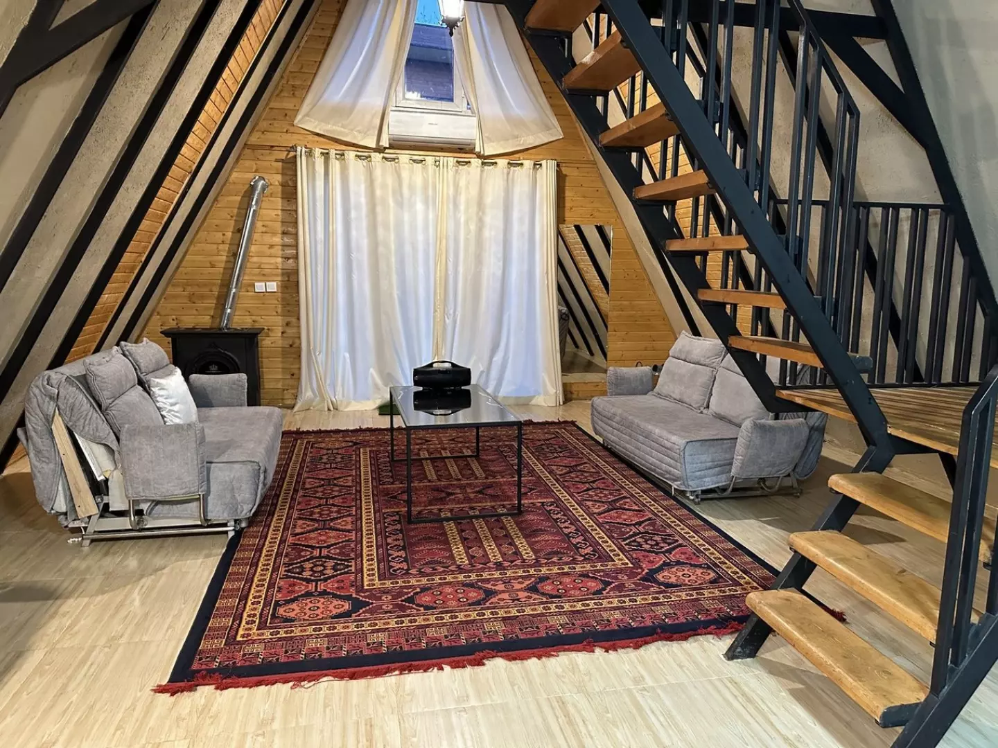اقامتگاه بومگردی بام هیرکانی (دنسه) سوادکوه - نمای اتاق 