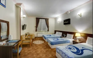 هتل جهانگردی رفسنجان - اتاق 4 تخته (1 تخت 2 نفره 2 تخت 1 نفره)