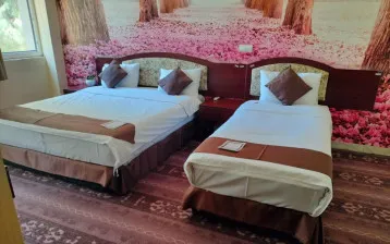 مهمانسرا جهانگردی زاهدان - اتاق 3 تخته (1 تخت 2 نفره 1 تخت 1 نفره)