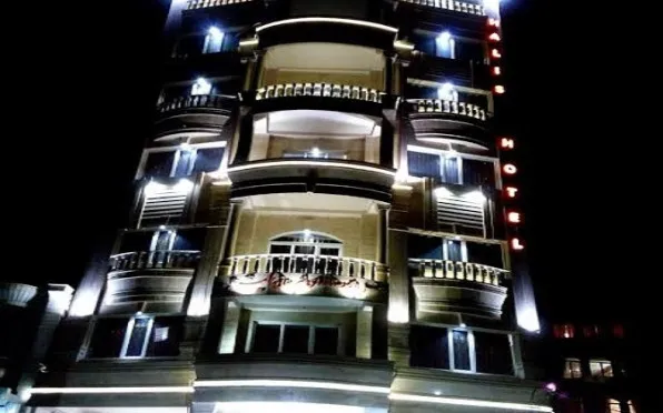 هتل هالیس بروجرد - نمای بیرونی 
