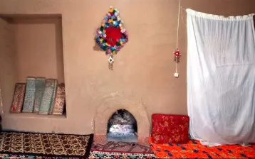 اقامتگاه بومگردی شاه رستم باغ صفا - نمای اتاق 
