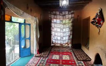 اقامتگاه بومگردی شاه رستم باغ صفا - نمای اتاق 