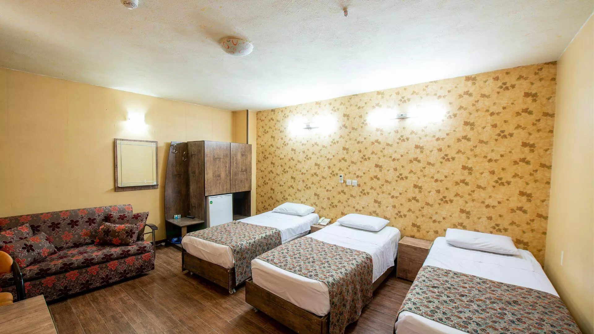 هتل جمشید اصفهان - اتاق 3 تخته (3 تخت 1 نفره)