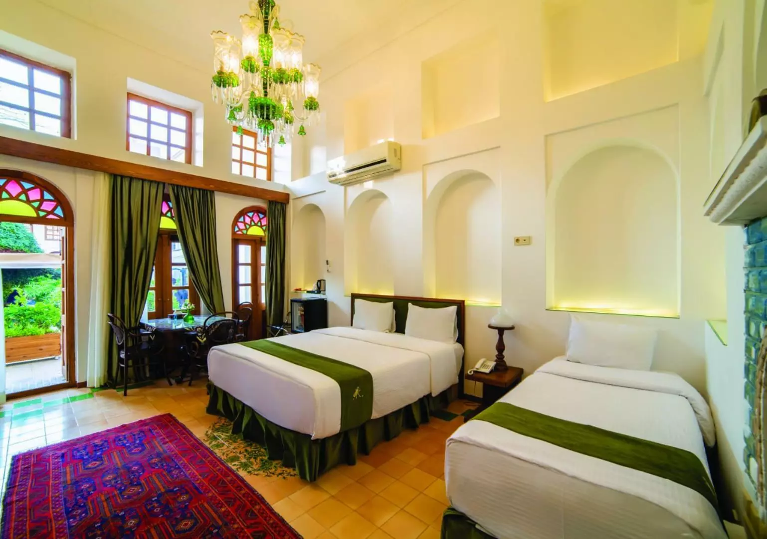 هتل کریاس اصفهان - اتاق 3 تخته (1 تخت 2 نفره 1 تخت 1 نفره)