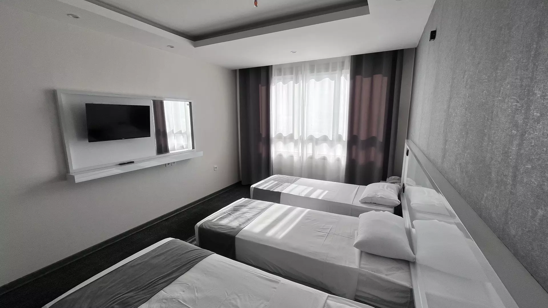 هتل صفوی اصفهان - اتاق 3 تخته (3 تخت 1 نفره)