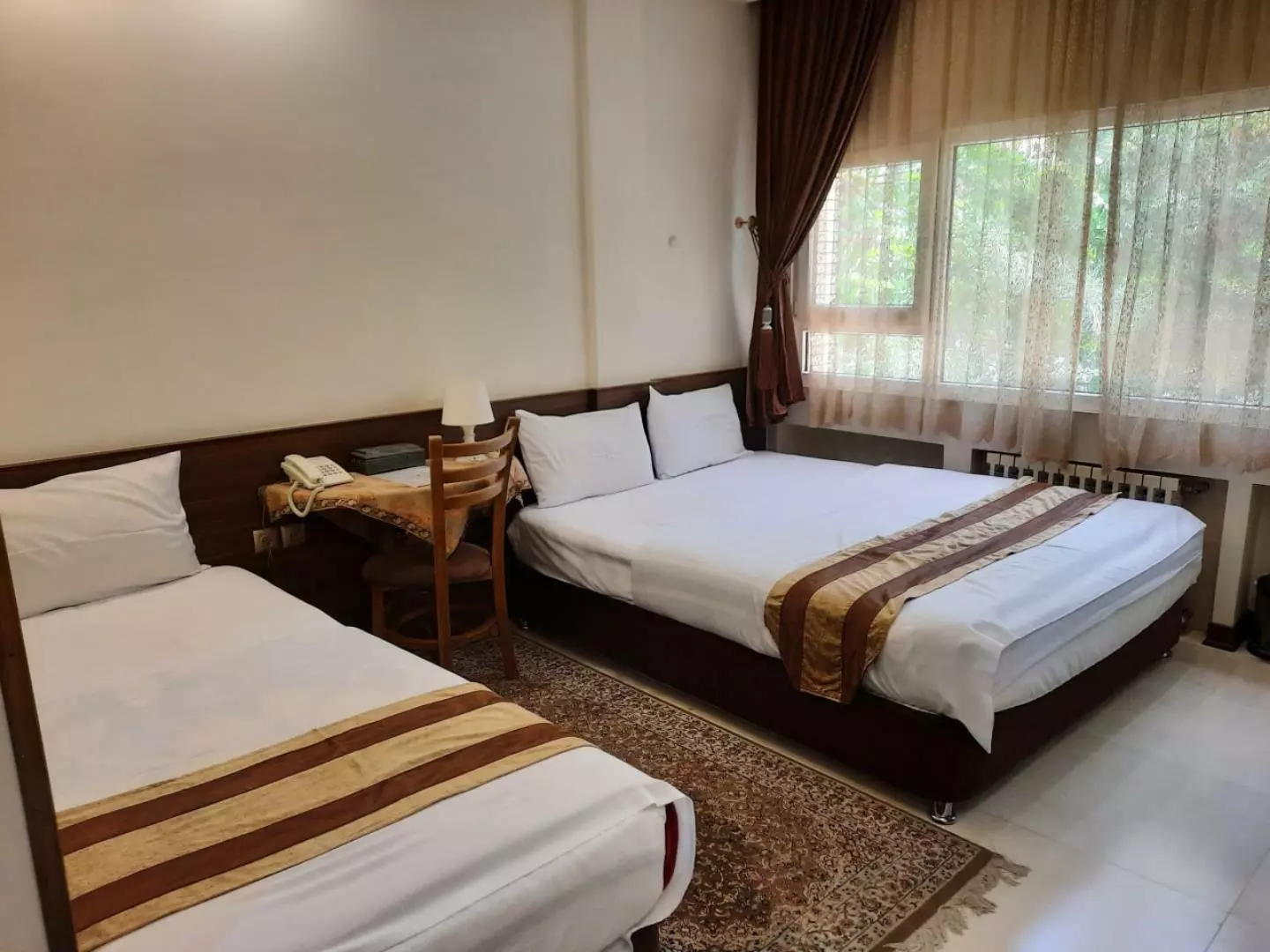 هتل ویانا اصفهان - اتاق 3 تخته (1 تخت 2 نفره و 1 تخت 1 نفره)